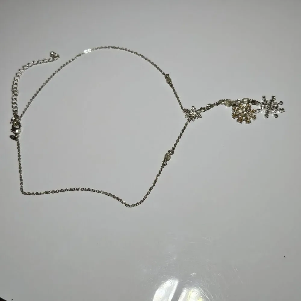 Vintage Avon Snowflakes Lavalier Necklace 18-21.5